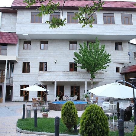 Aratta Hotel Argavand エクステリア 写真