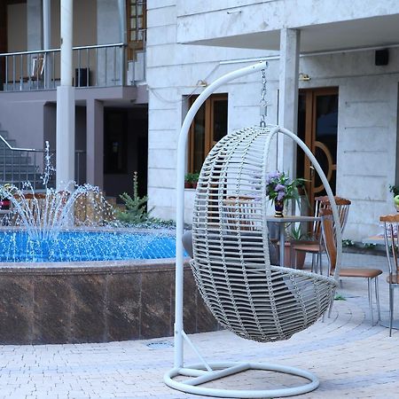 Aratta Hotel Argavand エクステリア 写真