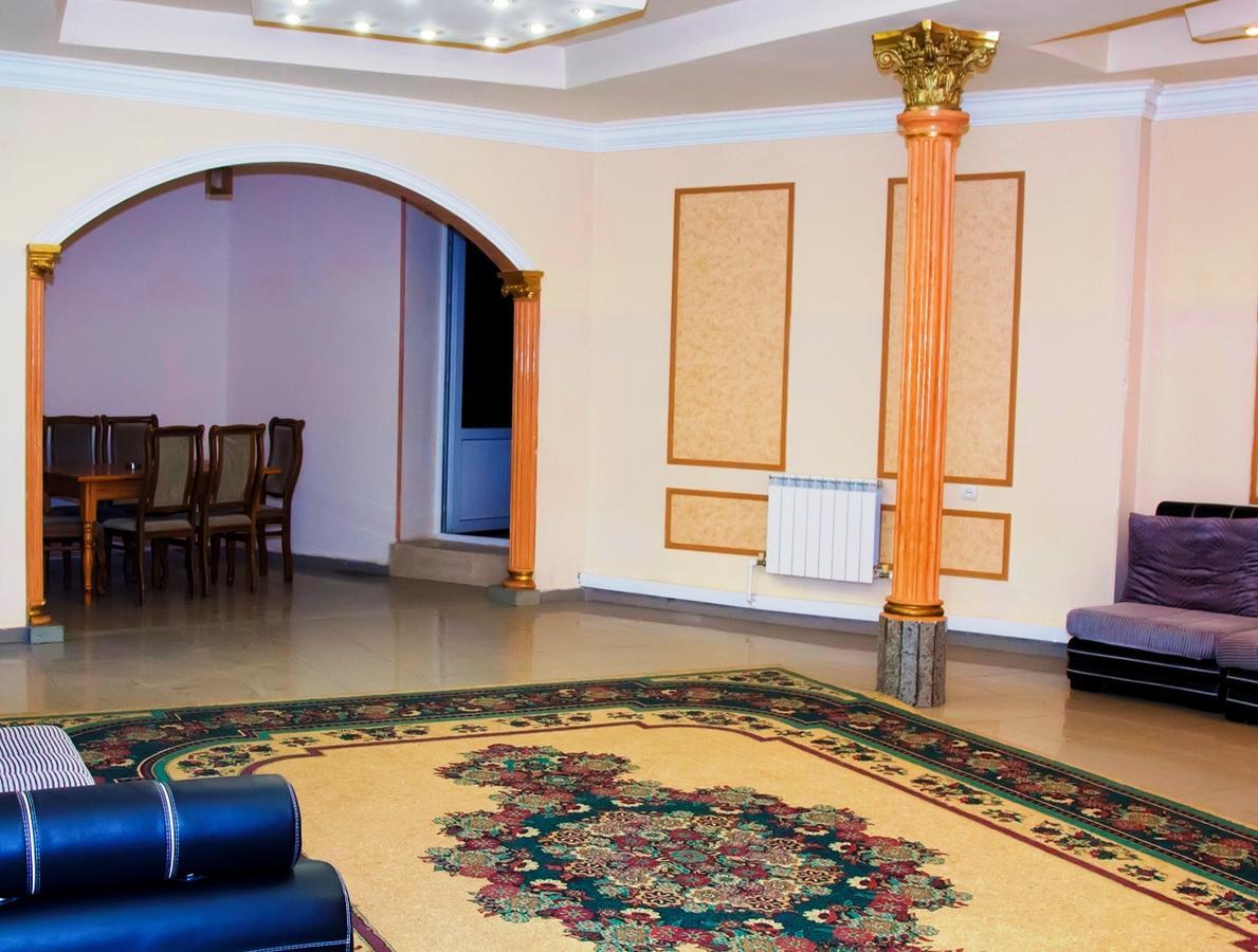 Aratta Hotel Argavand エクステリア 写真