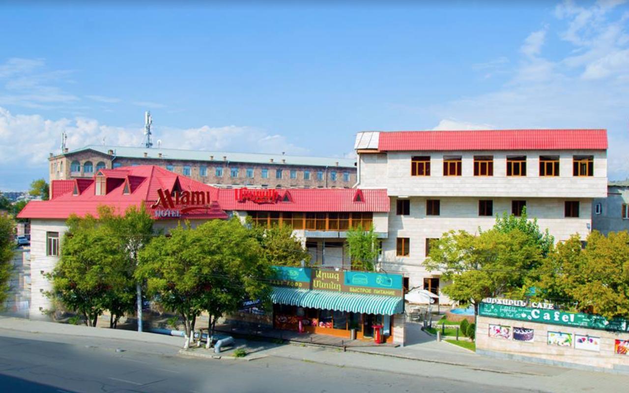 Aratta Hotel Argavand エクステリア 写真