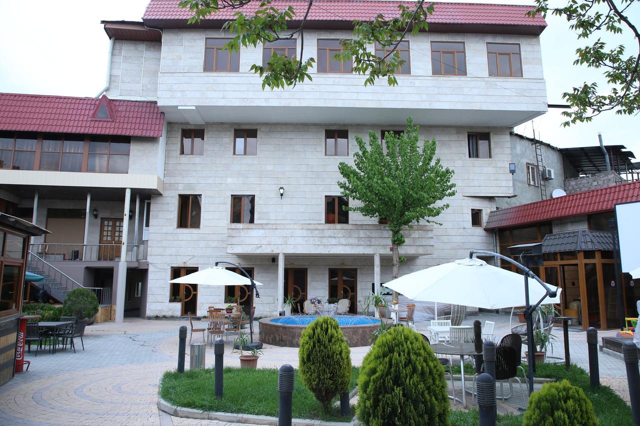 Aratta Hotel Argavand エクステリア 写真