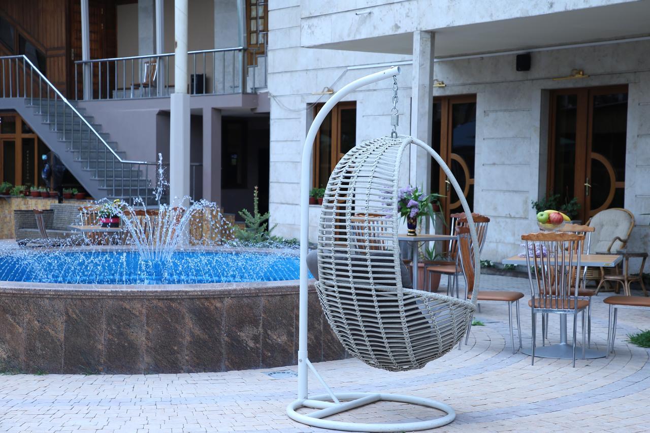 Aratta Hotel Argavand エクステリア 写真