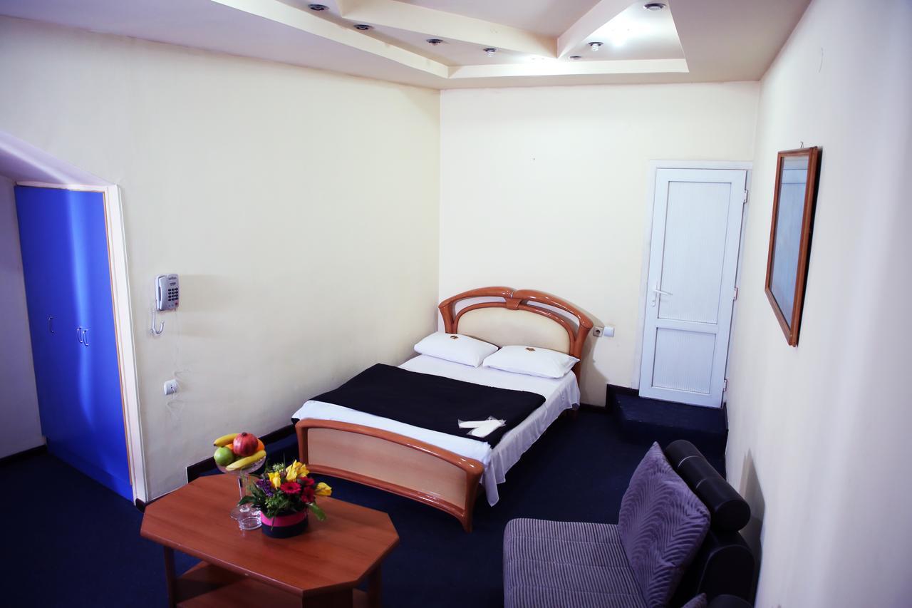 Aratta Hotel Argavand エクステリア 写真